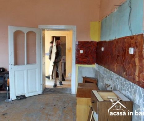 Voluntarii ”Acasă în Banat” au ajutat o mamă cu opt copii să se mute în casă nouă