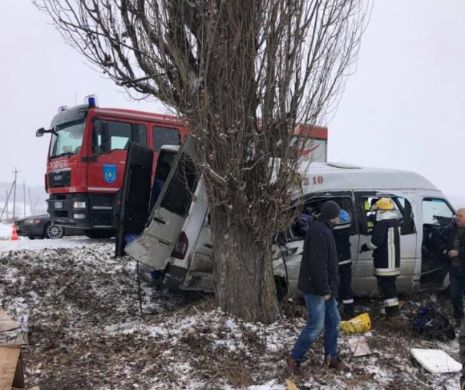 Accident de MICROBUZ! Sunt cel puțin 6 VICTIME. A fost activat PLANUL ROȘU