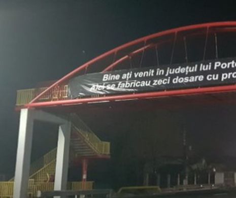 Baner cu mesaj ŞOCANT la intrare în Ploieşti. Autorităţile nu ştiu ce se întâmplă