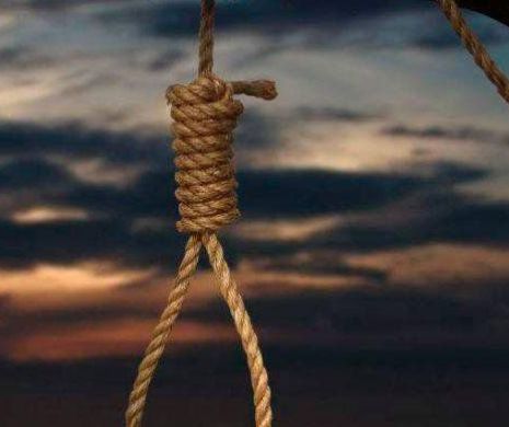 DĂRÂMAT de vestea că soția îl ÎNȘEALĂ, un șofer s-a SPÂNZURAT chiar în mașina în care lucra