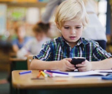 FĂRĂ telefoane şi alte dispozitive digitale în ŞCOLI!  Ce spune MINISTRUL
