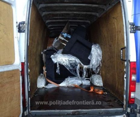 MIGRANȚI descoperiți în „mobilier la comandă”. Unde s-au ascuns străinii