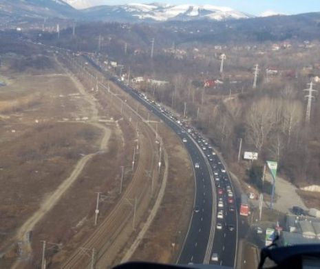 NEBUNIE pe Valea Prahovei. Aglomerație pe DN1. Coloane de MAȘINI