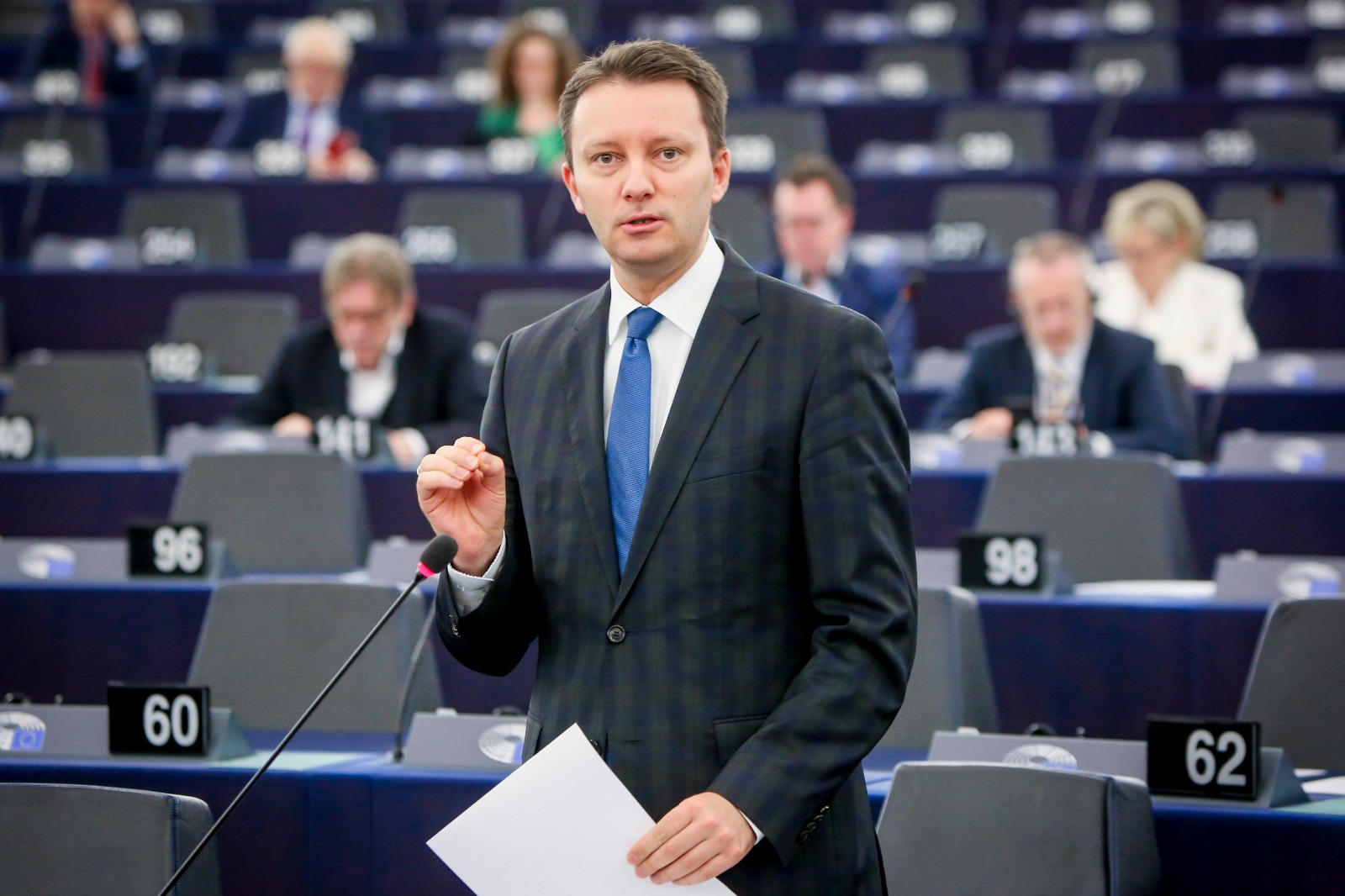 Siegfried Mureșan, evitat de colegii din PPE. Cum a păstrat postul de europarlamentar, sărind dintr-un partid în altul