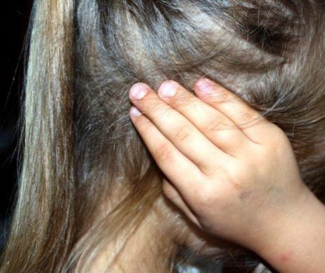 ȘOCANT! O mamă și-a VÂNDUT fiica timp de 13 ani pentru FIER VECHI și ȚIGĂRI. ABUZURILE au început pe când FETIȚA  avea 3 ANI