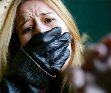 Un BĂRBAT a încercat s-o RĂPEASCĂ. Ce sa întâmplat apoi este desprins DIN FILME