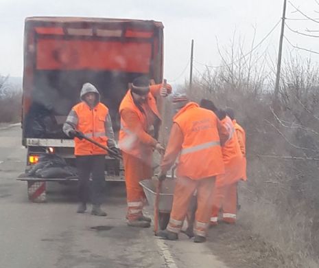 Drumul cu cele mai multe gropi din România a început să fie ”plombat”