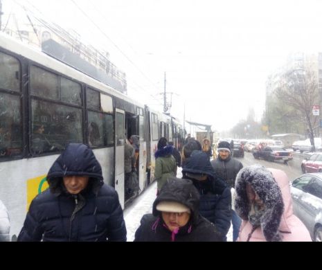 HAOS în Capitală! Un tramvai A DERAIAT și A BLOCAT alte linii. Informații despre LINIILE AFECTATE și timpul de REMEDIERE. News alert