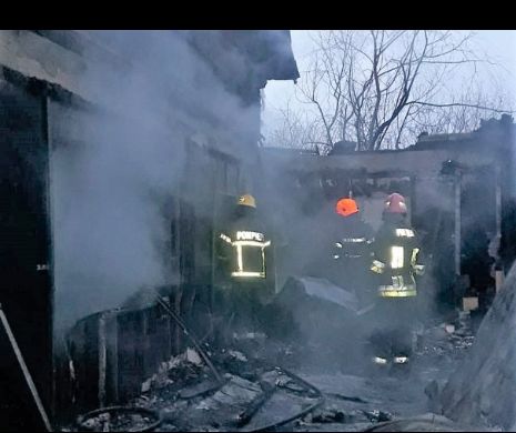 Incendiu violent la 2 Mai. Bărbat mort, găsit carbonizat