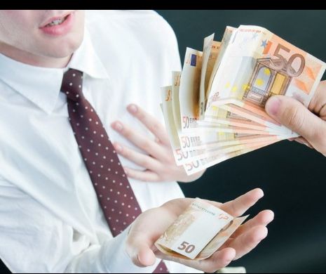 LOVITURĂ devastatoare pentru ROMÂNII care vor să facă un ÎMPRUMUT.Breaking news