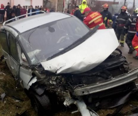 O femeie a murit și ofetiță de grădiniță ajunge la spital. Ambele erau pasagere într-o mașină care circula regulamentar