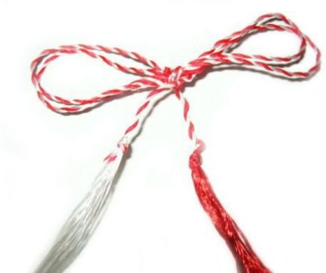 TRADIȚII de MĂRȚIȘOR. Pentru DACI mărțișorul era un TALISMAN care le purta noroc. AFLĂ cât timp e bine să PURTĂM mărțișorul pentru a ne feri de GHINION