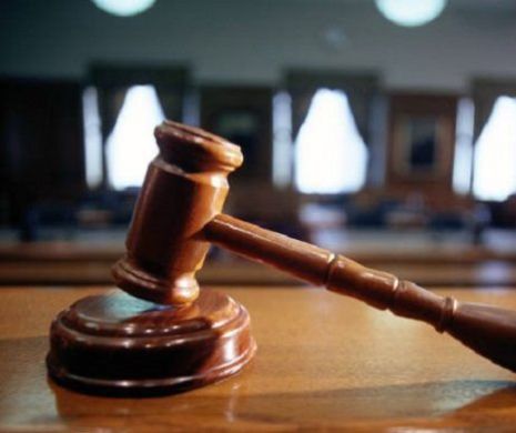 Judecătoarea care și-a tăiat gâtul nu și-a sunat soțul, medic, ci pe altcineva