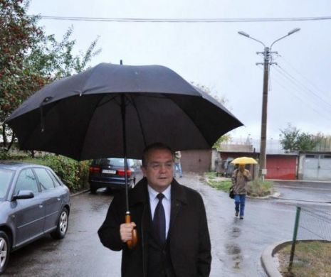 Emil Boc este pieton la Cluj-Napoca. Reacţie vehementă a jurnalistului Radu Banciu. „Oraș de rahat”