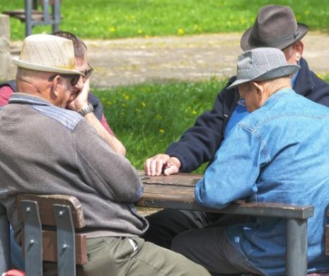 Milioane de pensionari, înșelați. Au pierdut sume colosale de bani