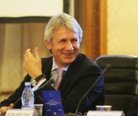 Replici acide în parlament. A făcut un adevărat circ. „După ce că ești urât, mai ești și prost. Ai auzit?”