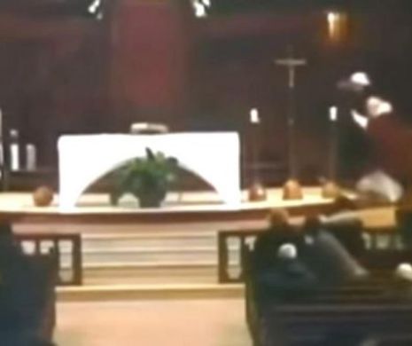 Revoltător. Un preot a fost înjunghiat în timpul slujbei. Martorii au fost îngroziţi