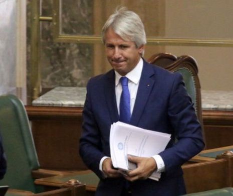Teodorovici a fost taxat pentru circul din Parlament. „Dacă așa vorbești pe stradă, iei un cap în gură”