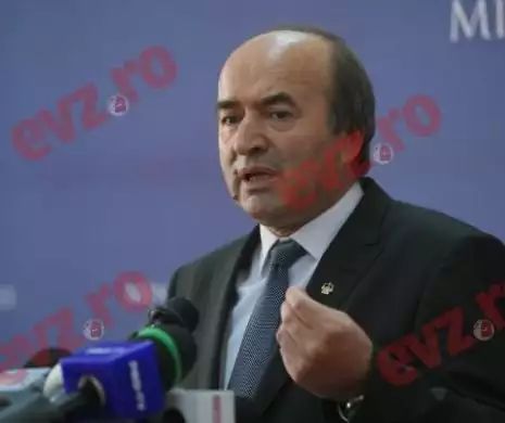 Tudorel Toader, bilanț șoc al activității de ministru: „Aștept să plecați și îl citesc!”