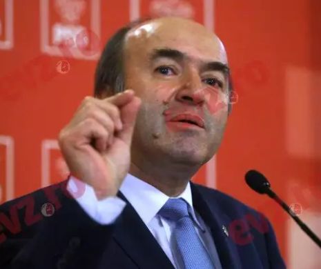 Tudorel Toader poate răsufla ușurat. Membrii USR au lipsit de la votul moțiunii de cenzură