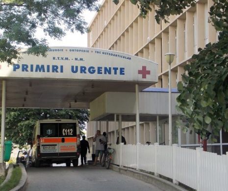 Un medic stomatolog se zbate între viaţă şi moarte. Are şanse minime de supravieţuire. Medicii depun eforturi  să-l salveze