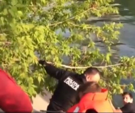 A văzut moartea cu ochii. Un paramedic şi-a riscat viaţa pentru a salva un bărbat de la înec