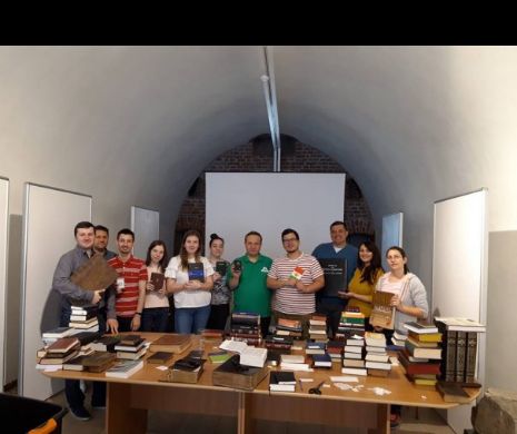 Cea mai mică biblie din lume expusă la Timișoara