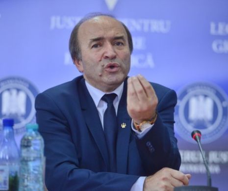 Micul şantaj care l-a convins pe Tudorel Toader să-şi dea demisia a ieşit la suprafaţă. Breaking news