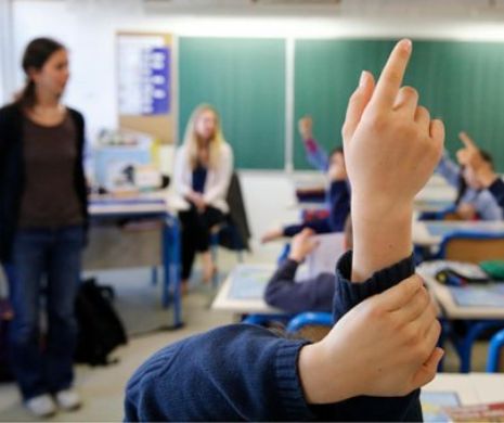 Numai” 15 clase sunt obligatorii. Klaus Iohannis a promulgat legea învățământului