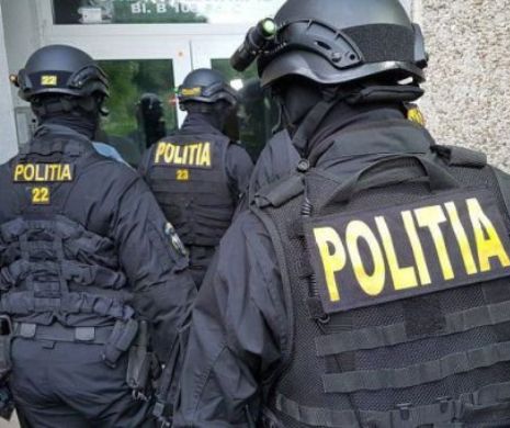 Perchezitii la proxeneți din București și din alte trei județe. Peste 30 de persoane conduse la audieri