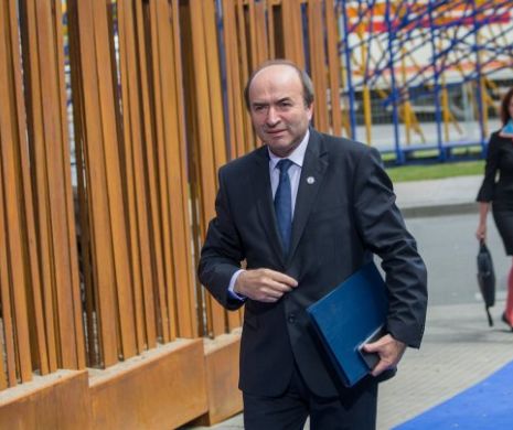 Toader nu pleacă de la minister. A luat act de revocarea lui, dar „nu închid și plec la Iași”