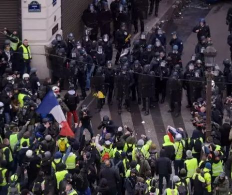 Violențe în Paris. Protestul Vestelor Galben s-a lăsat cu incendii și distrugeri