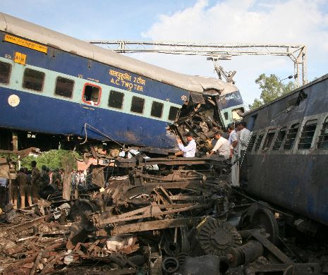 Ziua și deraierea. Încă o locomotivă a sărit de pe șine