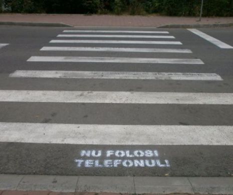 Cum să eviți întâlnirea cu moartea. „Lasă telefonul!” și „Ia-ți copilul de mână”, pe străzile din Galați