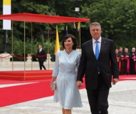 Iulia Albu o desfiinţează pe Carmen Iohannis: Dă cu bată în baltă și cu bățul în gard, abuzând de un privilegiu care nu-i aparține
