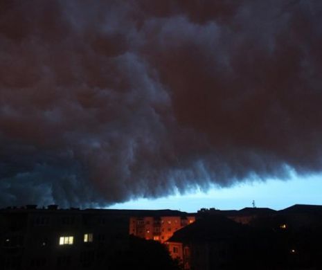 MAE, în alertă. Cod Galben și Portocaliu de furtuni. Regiuni pline cu români, afectate