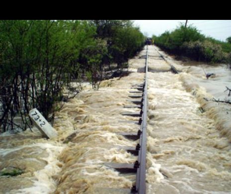 Meteorologii au emis Cod portocaliu de inundaţii în mai multe judeţe din ţară. Autorităţile sunt în alertă