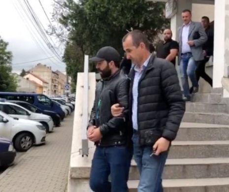 Proxeneți prinși la Arad: înciriaseră apartamente și le găseau fetelor clienți