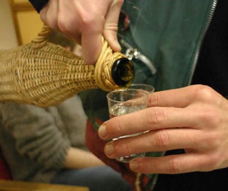 Țuica și palinka pe masa UE. Romania și Ungaria soliocită legalizarea distileriilor de la domiciliu