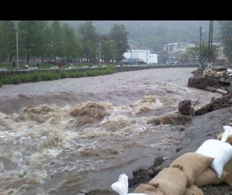 Alertă! Cod roșu de inundații. Ce localități sunt vizate