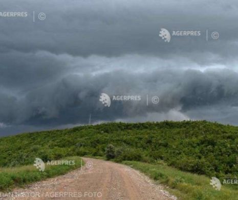 Cod roşu de ploi torenţiale,  grindină şi vijelii. Unde loveşte urgia