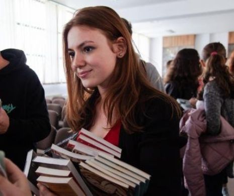 Educația salvează România! O brăileană a reușit să adune peste 30.000 lei pentru a aduce un program de lectură în județul natal. Povestea frumoasei Miruna Meiroșu