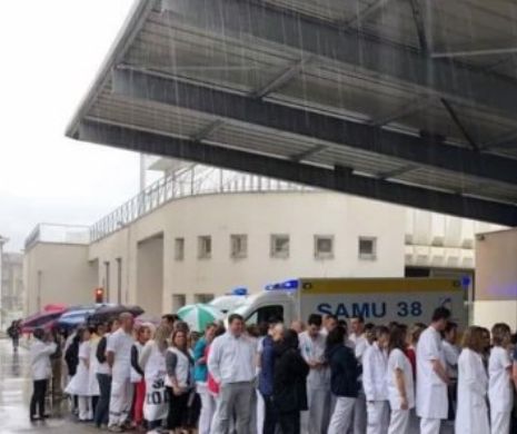 Medicii din Franța, în grevă. Sindicaliștii români sunt solidari și cer condiții de muncă mai bune