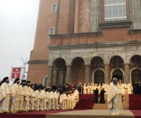 Momentul în care Papa Francisc intră în Catedrala Mântuirii Neamului. Ce au rostit credincioșii la apariția Papei