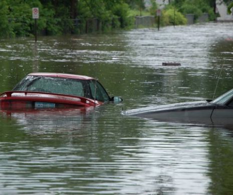 Prăpăd în Galaţi. Viitura a venit după o rupere de nori. 170 de persoane au fost evacuate din calea dezastrului