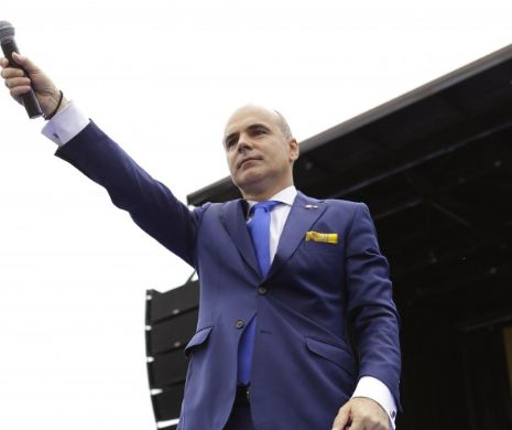 Rares Bogdan a oferit publicului cele mai importante fotografii din viața sa. Galerie FOTO