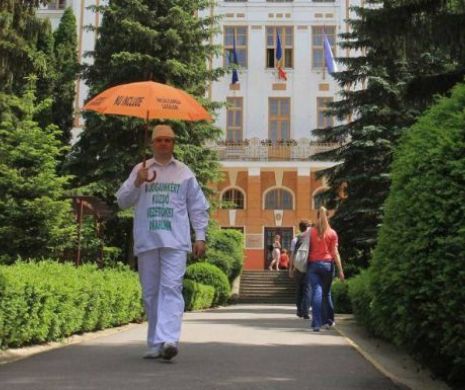 Studenții maghiari, obligați de Înalta Curte să vorbească în limba română la patul bolnavului. Serile de rugăciune nu au avut niciun efect