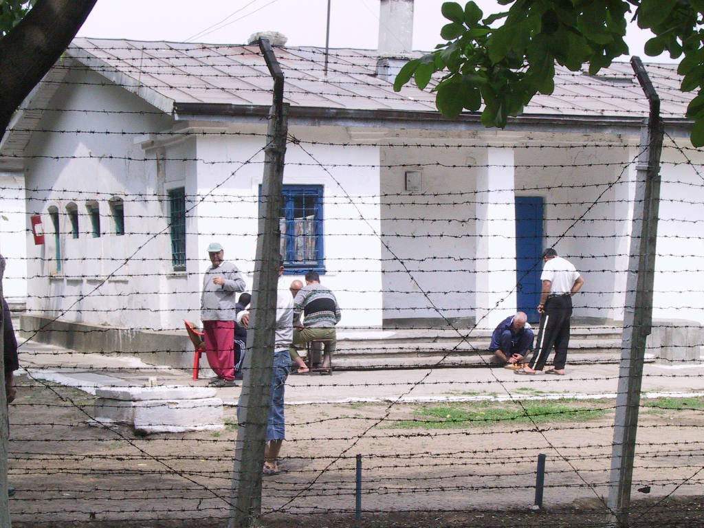 Un avocat acuză! Tratamente inumane dincolo de gratiile de la Poarta Albă