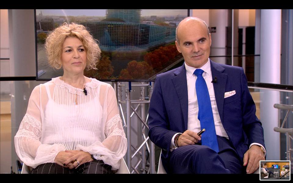 Liberalii și socialiștii fac front comun la Bruxelles. Politica lui Macron aplicată de Cioloș lovește în fermierii români