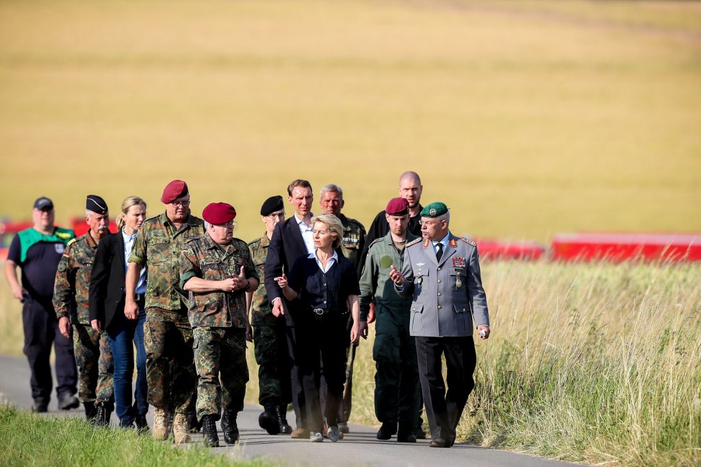 Capul Comisiei Europene cu gâtul în laț